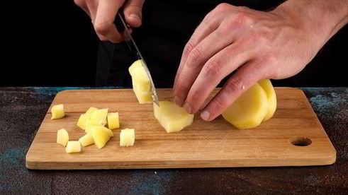 картофельный салат с мини-осьминогами