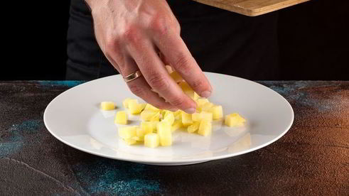 картофельный салат с мини-осьминогами