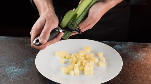 картофельный салат с мини-осьминогами