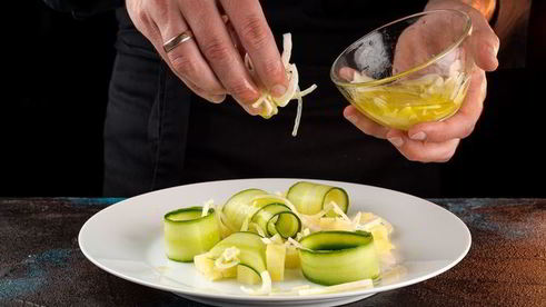 картофельный салат с мини-осьминогами