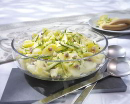 Картофельный салат с огурцом и салом