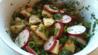 Картофельный салат с редисом