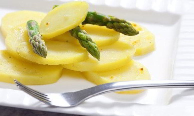 Рецепт картофельного салата со спаржей по-деревенски