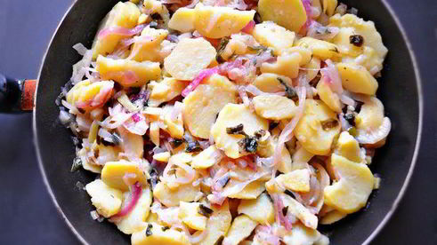 салат из картофеля и черемши