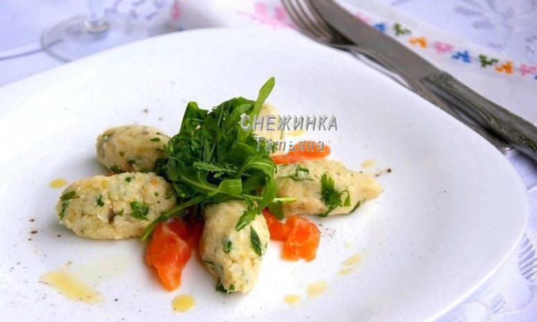 Рецепт салата из картофеля с рикоттой, каперсами и семгой