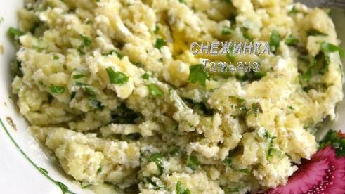 салат из картофеля с рикоттой, каперсами и семгой