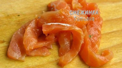 салат из картофеля с рикоттой, каперсами и семгой