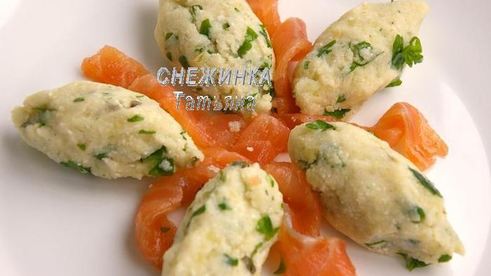 салат из картофеля с рикоттой, каперсами и семгой