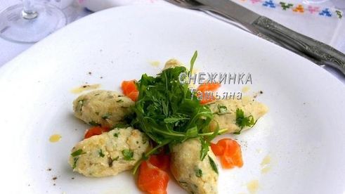 салат из картофеля с рикоттой, каперсами и семгой