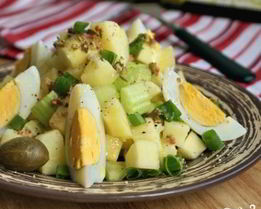 Салат картофельный с яблоками