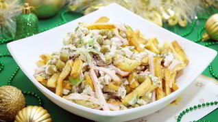 Салат с картофелем фри Новогодние мотивы