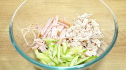 салат с картофелем фри новогодние мотивы