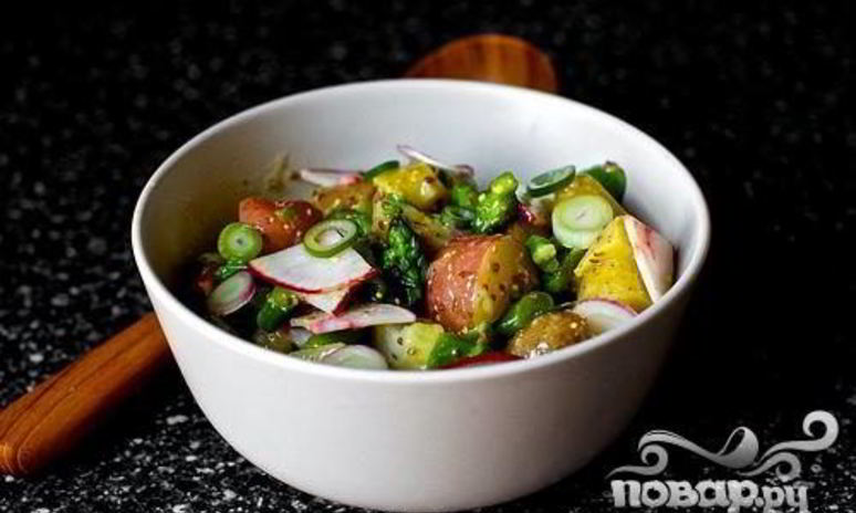 Рецепт салата с картофелем, маринованным луком и спаржей