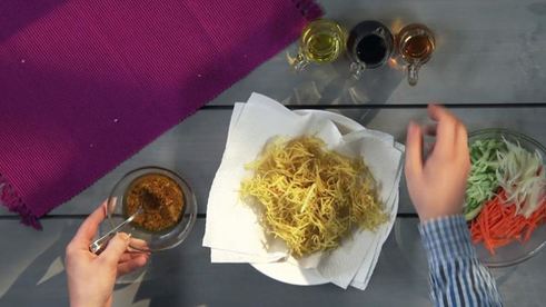 салат с картофельной соломкой