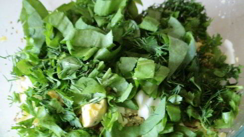 салат с молодым картофелем и щавелем