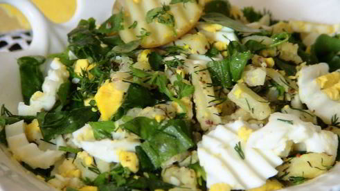 салат с молодым картофелем и щавелем