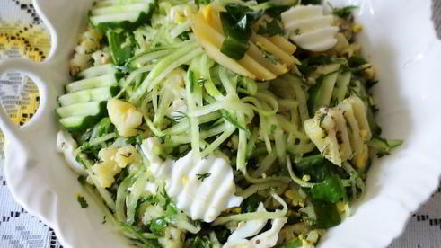 салат с молодым картофелем и щавелем