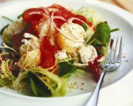 Теплый картофельный салат с бастурмой