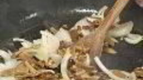 теплый картофельный салат с грибами