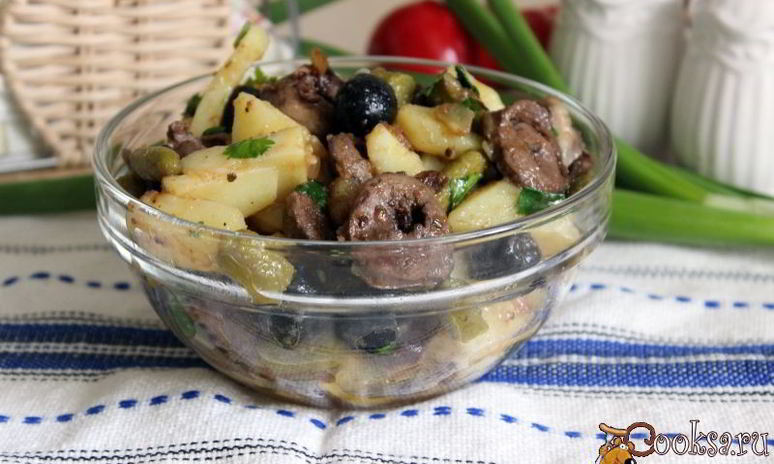 Рецепт теплого картофельного салата с индюшиными сердечками