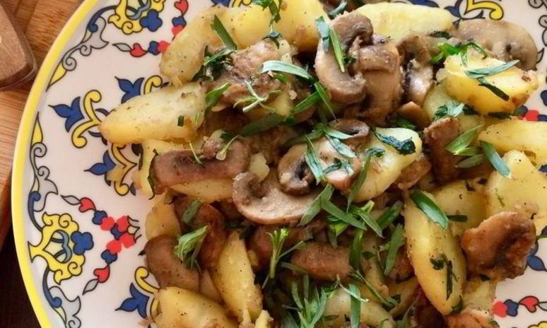 Рецепт теплого салата с картофелем и шампиньонами