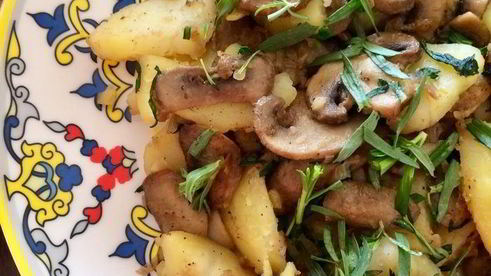 теплый салат с картофелем и шампиньонами