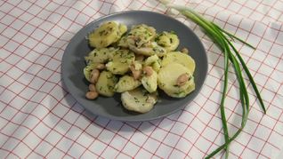 Теплый салат с картофелем