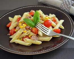 Холодный салат с пастой и тунцом