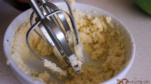 летний фруктово-ягодный салат со сметаной и шоколадом