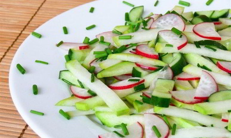 Рецепт летнего салата с кольраби