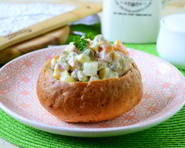 Булочки, фаршированные салатом Оливье