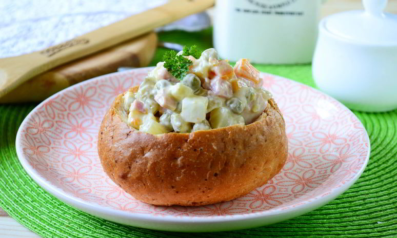 Рецепт булочек, фаршированных салатом оливье