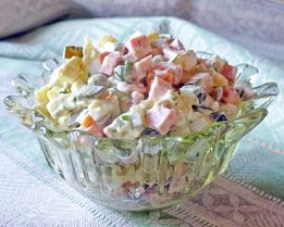 Оливье классический с солеными огурцами