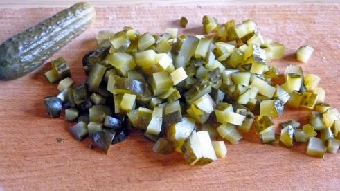 оливье классический с солеными огурцами