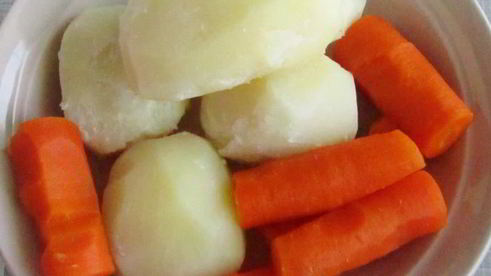 оливье с кисло-сладкими яблоками