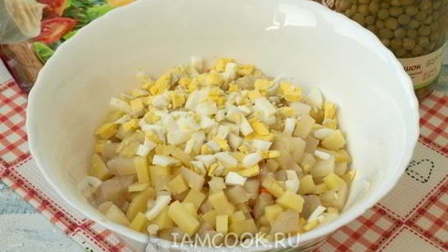 оливье с колбасой и корейской морковью