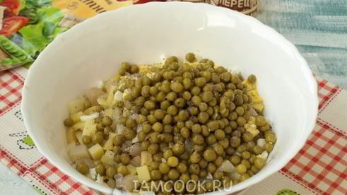 оливье с колбасой и корейской морковью