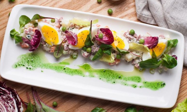 Рецепт оливье с копченой говядиной и листьями салата