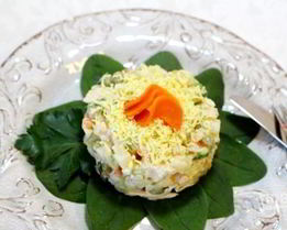 Оливье с курицей классический