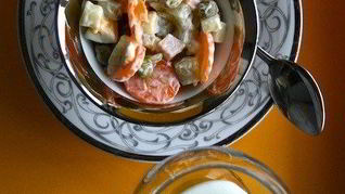 Оливье с вареной колбасой