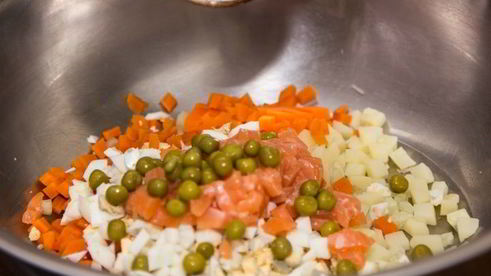 оливье со слабосоленой семгой