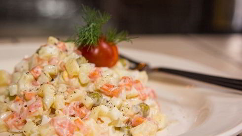 оливье со слабосоленой семгой