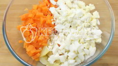 салат оливье с курицей и икорной закуской