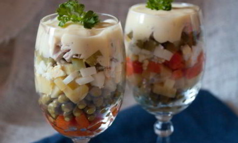 Рецепт салата оливье с курицей под соусом айоли