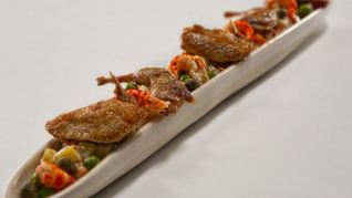 Салат Оливье с раковыми шейками