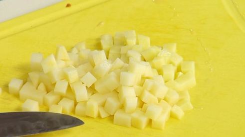 салат оливье с раковыми шейками