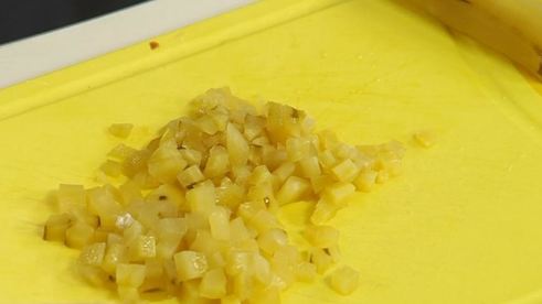 салат оливье с раковыми шейками