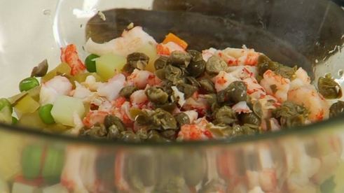 салат оливье с раковыми шейками