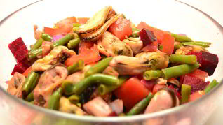 Овощной салат с мясом мидий