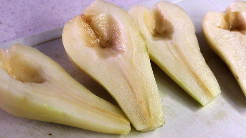 праздничный салат с руколой, креветками и клубникой